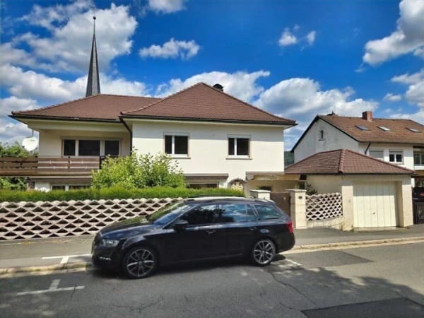 Immobilie in Ebern - Großzügiges EFH mit Garage und großem Garten in zentraler Lage der Stadt Ebern - Bild 3