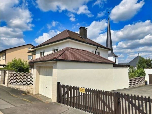 Immobilie in Ebern - Großzügiges EFH mit Garage und großem Garten in zentraler Lage der Stadt Ebern - Bild 4