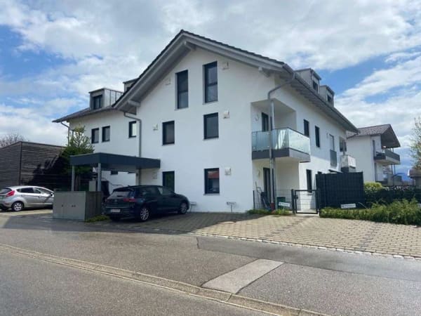 Immobilie in Saaldorf-Surheim - Hochwertige 4-Zimmer-Neubauwohnung mit 2 Balkonen, Aufzug & Stellplätzen An der Grenze zu Salzburg - Bild 0