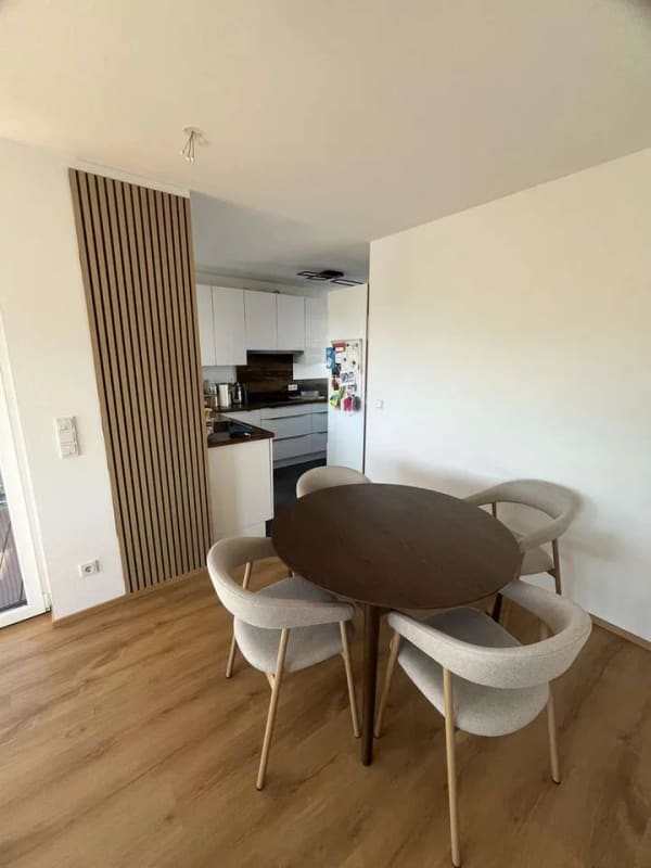Immobilie in Saaldorf-Surheim - Hochwertige 4-Zimmer-Neubauwohnung mit 2 Balkonen, Aufzug & Stellplätzen An der Grenze zu Salzburg - Bild 4