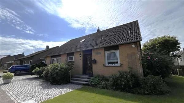 Immobilie in Bedburg - Langfristige Immobilieninvestition in Bedburg – gepflegtes Einfamilienhaus mit lebenslangem Wohnrech - Bild 0