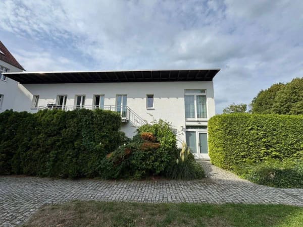 Immobilie in Neustrelitz - Vermietete Maisonette-Eigentumswohnung mit Terrasse und Stellplatz in der Innenstadt - Bild 0