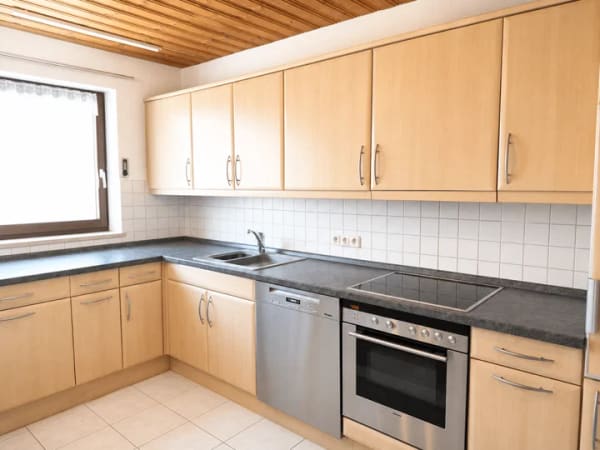 Immobilie in Neufahrn bei Freising - **Lukrative Investition in soliden Sachwert** Gepflegtes 3 Fam.-Haus in guter Wohnlage** - Bild 3