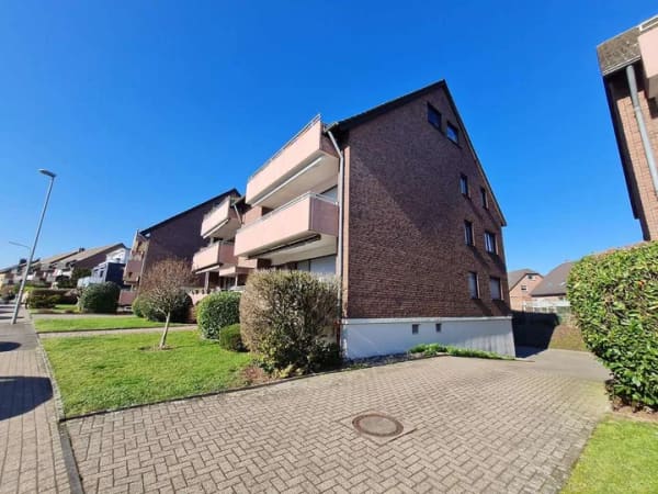 Immobilie in Moers - Erdgeschosswohnung mit Loggia, Garage und viel Potenzial in Moers- Asberg - Bild 1