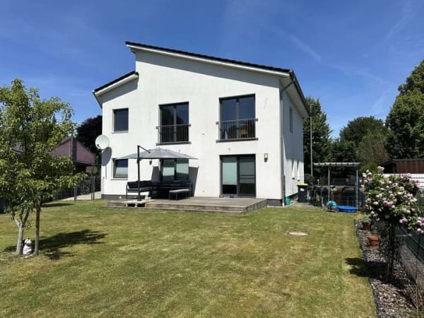 Immobilie in Bönebüttel - Modernes Zweiparteienhaus mit Carport und Garten in ansprechender Lage - Bild 0