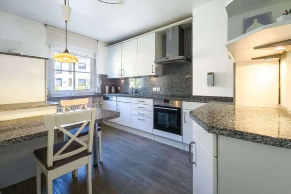 Immobilie in Gusterath - Gusterath: Freistehendes Einfamilienhaus mit Einliegerwohnung, zwei Garagen und Blick ins Grüne - Bild 3