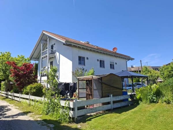Immobilie in Schechen - Gut geschnittene Balkonwohnung mit Garten, Carport und Stellplatz. Eigentümerbewohnt. Bestzustand. - Bild 3