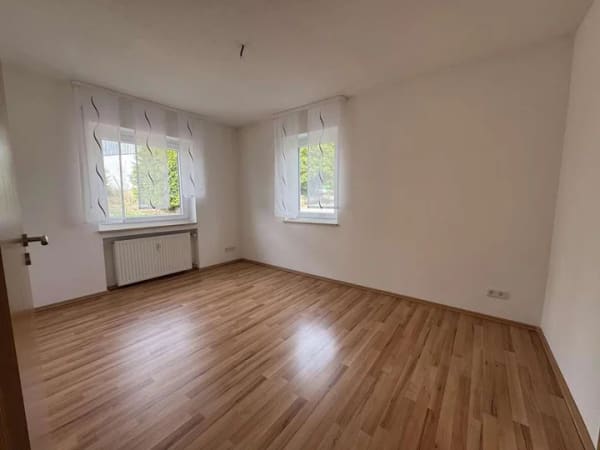 Immobilie in Wellendingen - Attraktives Zweifamilienhaus - ideal für Familien oder Kapitalanleger - Bild 2