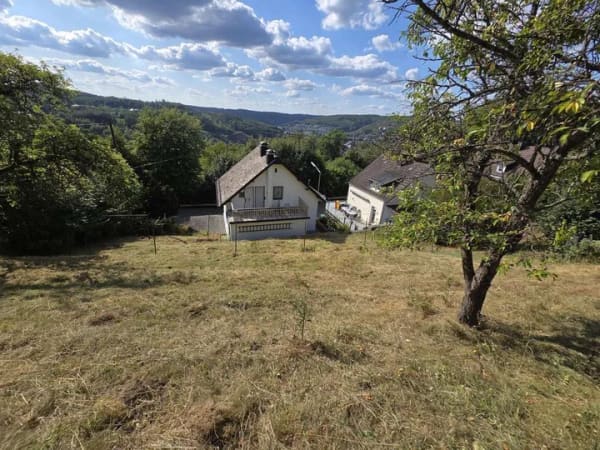 Immobilie in Kirchen (Sieg) - Einfamilienhaus mit großzügigem, sonnigen Grundstück in ruhiger Wohnlage - Bild 2