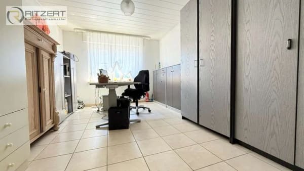 Immobilie in Kahl am Main - Zwei Familienhaus mit großem Garten, Nebengebäude und weiterer Ausbaureserve im DG in guter Lage! - Bild 3