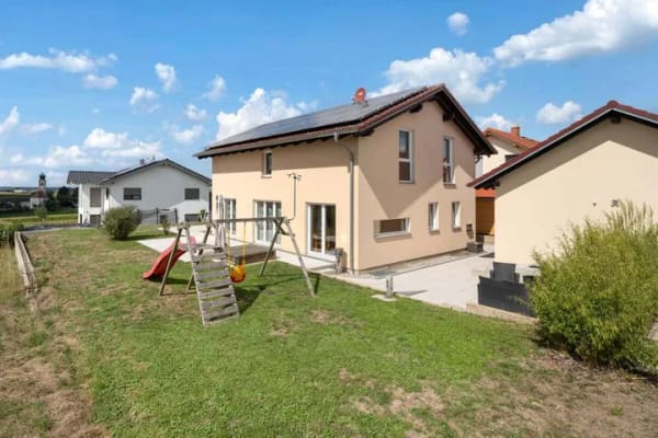 Immobilie in Unterreit - Modernes Einfamilienhaus mit Dreifachgarage & Alpenblick – München gut erreichbar - Bild 2