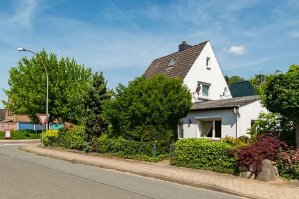 Immobilie in Kölln-Reisiek - Im Speckgürtel von Hamburg: Zweifamilienhaus als interessantes Renditeobjekt. - Bild 0