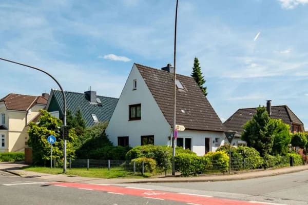 Immobilie in Kölln-Reisiek - Im Speckgürtel von Hamburg: Zweifamilienhaus als interessantes Renditeobjekt. - Bild 1