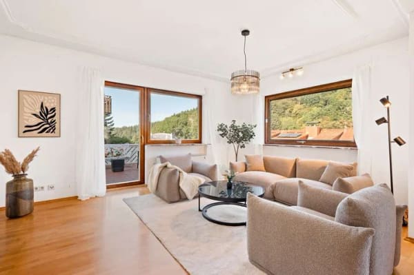 Immobilie in Schriesheim - Großzügige 3-Zimmer-Wohnung mit Sonnenterrasse, traumhaftem Ausblick und Doppelgarage - Bild 0