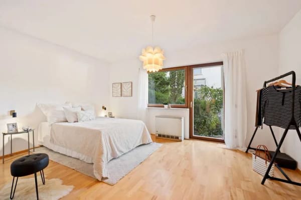 Immobilie in Schriesheim - Großzügige 3-Zimmer-Wohnung mit Sonnenterrasse, traumhaftem Ausblick und Doppelgarage - Bild 2