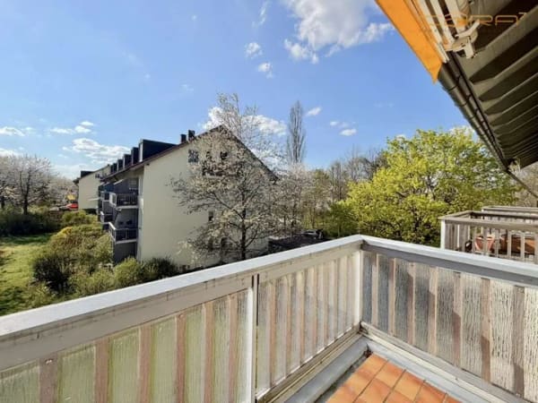 Immobilie in Höhenkirchen-Siegertsbrunn - Helle 3-Zi-Wohnung mit Südwestbalkon – perfekte Raumaufteilung & Lift ruhige Lage in Höhenkirchen - Bild 2