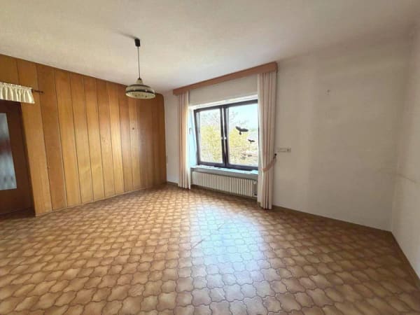 Immobilie in Nohfelden - Großzügiges Wohnhaus mit Garage, 2 Wohneinheiten und großem Grundstück in Nohfelden-Gonnesweiler - Bild 3