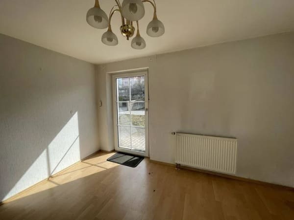 Immobilie in Erbendorf - Ruhige Lage, schöner Garten und vielseitige Nutzungsmöglichkeiten! - Bild 1