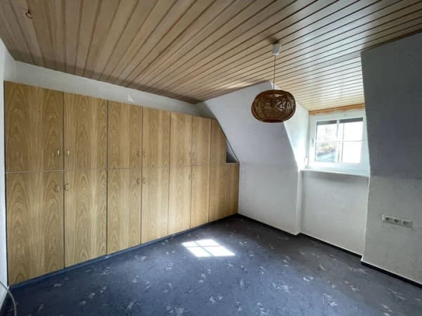 Immobilie in Erbendorf - Ruhige Lage, schöner Garten und vielseitige Nutzungsmöglichkeiten! - Bild 3