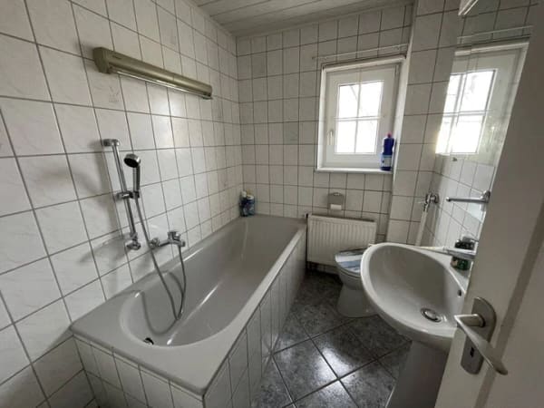 Immobilie in Erbendorf - Ruhige Lage, schöner Garten und vielseitige Nutzungsmöglichkeiten! - Bild 4