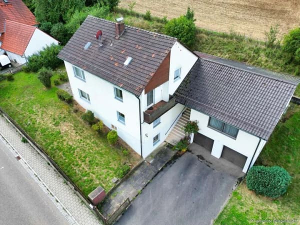 Immobilie in Nittendorf - Zeit für ein neues Kapitel!
Großes Einfamilienhaus mit Doppelgarage in Nittendorf - Bild 1