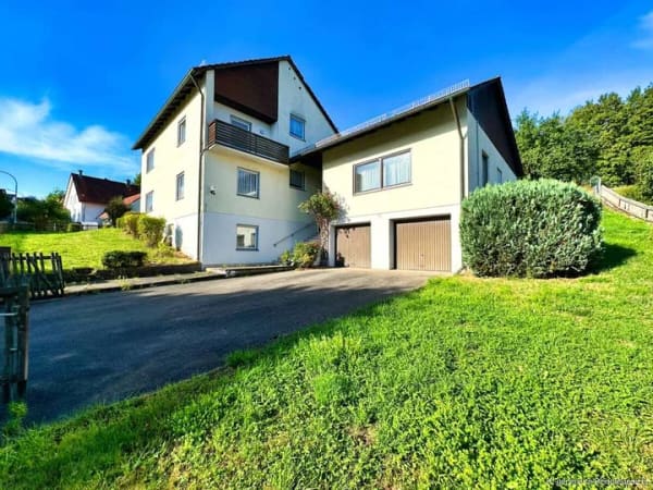 Immobilie in Nittendorf - Zeit für ein neues Kapitel!
Großes Einfamilienhaus mit Doppelgarage in Nittendorf - Bild 3