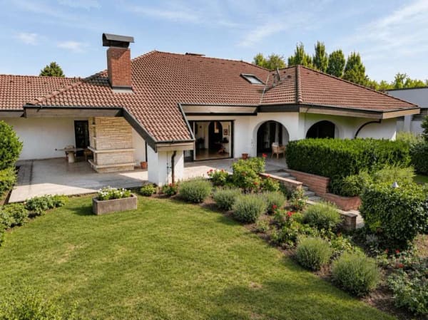 Immobilie in Heitersheim - Großzügige Villa mit Bungalow-Charakter auf parkähnlichem Grundstück in Heitersheim - Bild 1