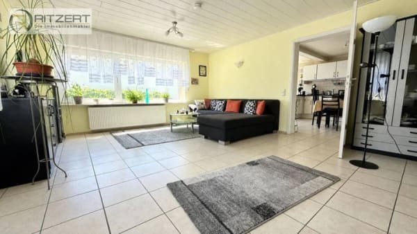Immobilie in Karlstein am Main - Zwei Familienhaus mit großem Garten, Nebengebäude und weiterer Ausbaureserve im DG in guter Lage! - Bild 2