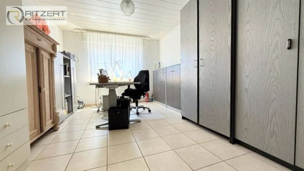 Immobilie in Karlstein am Main - Zwei Familienhaus mit großem Garten, Nebengebäude und weiterer Ausbaureserve im DG in guter Lage! - Bild 3