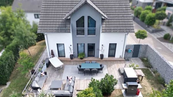 Immobilie in Täferrot - EINFAMILIENHAUS FREISTEHEND / 230 QM / DOPPELGARAGE - Bild 0