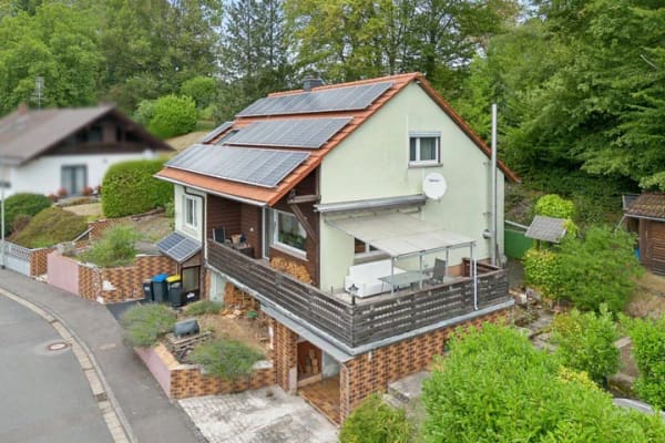 Immobilie in Freiensteinau - Naturnah wohnen: Einfamilienhaus mit großem Grundstück und vielseitigem Potenzial - Bild 0