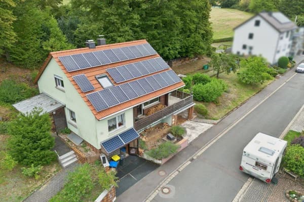 Immobilie in Freiensteinau - Naturnah wohnen: Einfamilienhaus mit großem Grundstück und vielseitigem Potenzial - Bild 1