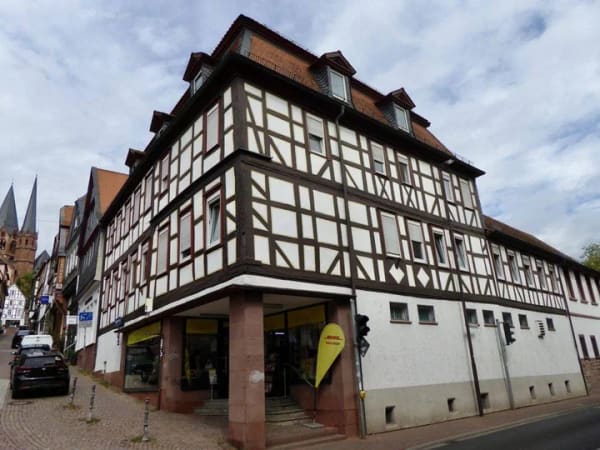 Immobilie in Gelnhausen - Historischer Charme am Fuße der Altstadt - Denkmalgeschütztes Wohn- und Geschäftshaus! - Bild 0