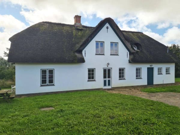 Immobilie in Tetenbüll - Landhaus unter Reet  in absoluter Alleinlage - Bild 1