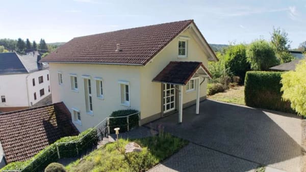 Immobilie in Großmaischeid - Zwei Einfamilienhäuser auf einem großzügigen Grundstück - Bild 4