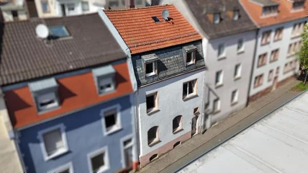 Immobilie in Pirmasens - +++Großzügiges Stadthaus mit Charme: Viel Platz für die Familie in Zentrumsnähe, mit Terrasse und Garten+++ - Bild 0