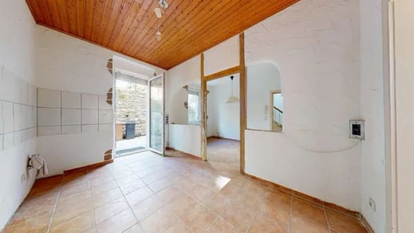 Immobilie in Pirmasens - +++Großzügiges Stadthaus mit Charme: Viel Platz für die Familie in Zentrumsnähe, mit Terrasse und Garten+++ - Bild 3