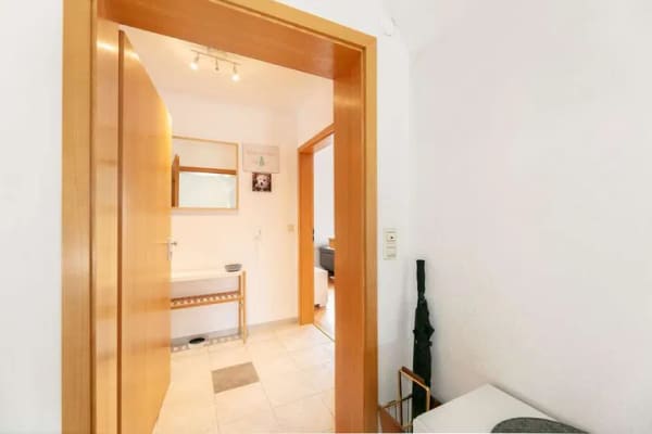 Immobilie in Dornstadt - Dachgeschossflair trifft Wohnkomfort: 3,5 Zi. mit Balkon und Tiefgaragenstellplatz - Bild 1