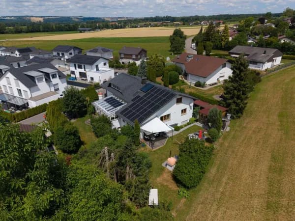 Immobilie in Baindt - Ein Zuhause mit Charakter – Großzügiges Mehrfamilienhaus in ruhiger Lage mit Wohn-/ Gewerbeeinheit - Bild 0