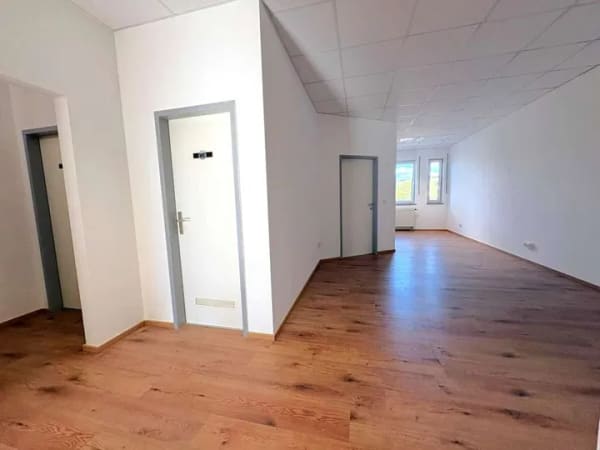 Immobilie in Neustadt an der Donau - Charmante Eigentumswohnung mit großer Wohndiele und Aufzug - Bild 1