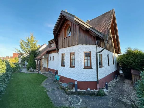 Immobilie in Rutesheim - Gepflegtes 1-2 Familienhaus in ruhiger Lage - Wintergarten / Solar / 3 Garagen - Bild 0