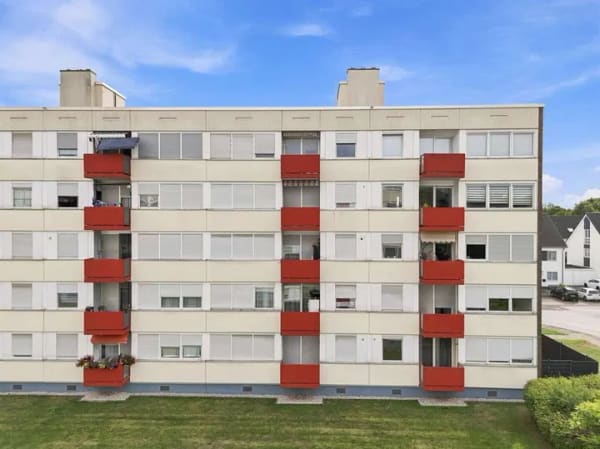 Immobilie in Dormagen - Attraktive 3-Zimmer-Wohnung mit Loggia und gepflegtem Wohnumfeld in Dormagen-Hackenbroich - Bild 2