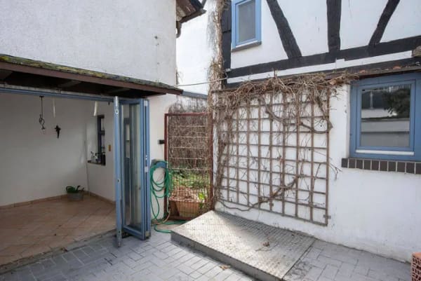 Immobilie in Aßlar - Extravagantes Wohnhaus für Individualisten in zweiter Reihe. PV-Anlage, Wallbox, Garage, u.v.m. - Bild 3