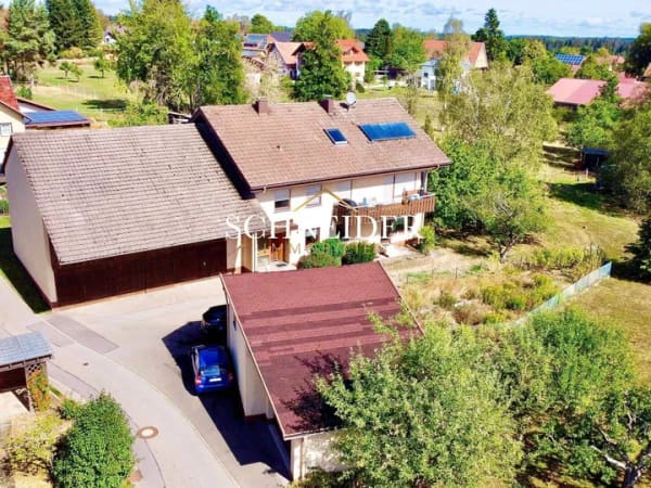 Immobilie in Königsfeld im Schwarzwald - Ehemaliges Bauernhaus in Erdmannsweiler - Viel Platz, Scheune und 1.471 m² Grundstück - Bild 0