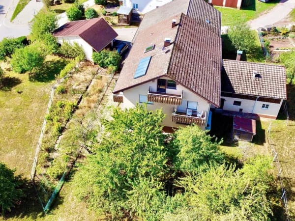 Immobilie in Königsfeld im Schwarzwald - Ehemaliges Bauernhaus in Erdmannsweiler - Viel Platz, Scheune und 1.471 m² Grundstück - Bild 3