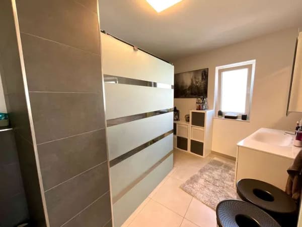 Immobilie in Bockenheim an der Weinstraße - Neuwertig, ruhig und seniorengerecht
klimatisierte 2 ZKB mit Balkon und TG - Bild 4
