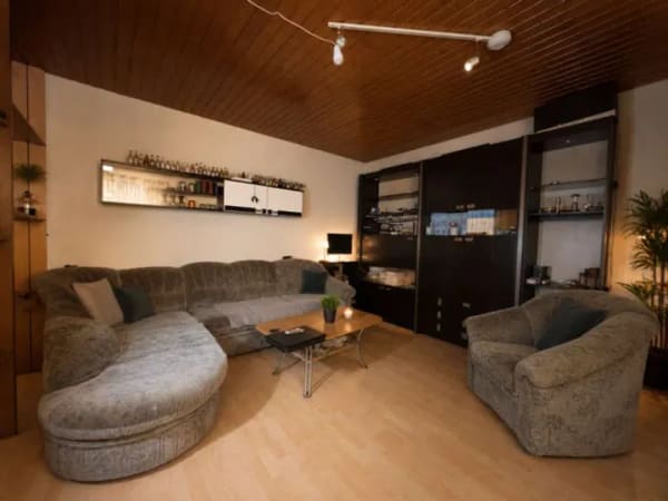 Immobilie in Allmersbach im Tal - Wohnung mit Potenzial! Ideale 2 Zimmer Wohnung mit Balkon & Einzelgarage! - Bild 1