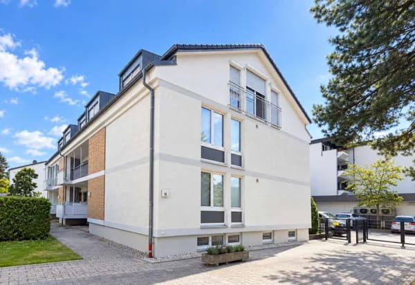 Immobilie in Krailling - Wunderschöne 3-Zi.-Wohnung am Forstenrieder Park im Würmtal, sonnig, ruhig, 2 Balkone. - Bild 0