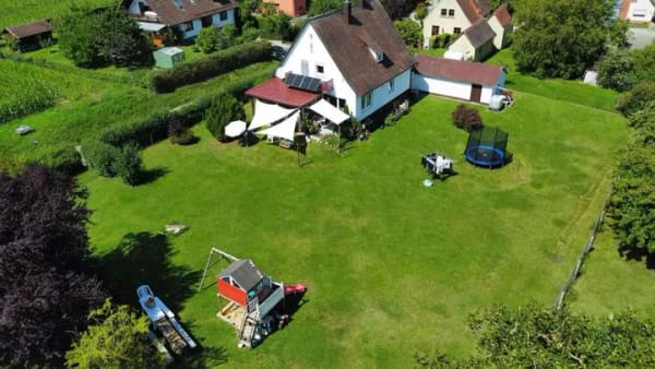 Immobilie in Dombühl - Gepflegtes EFH in ruhiger Ortsrandlage: Großes Grundstück in Dombühl (bezugsfrei ab Dezember) - Bild 0