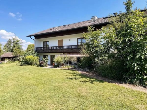 Immobilie in Bad Endorf - Attraktives Entwicklungspotential - 3-Fam.-Haus mit Perspektive zur Sanierung oder zur Neubebauung - Bild 1